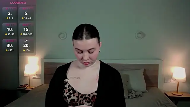 HermioneMoon online show from 03-25-26, 04:17