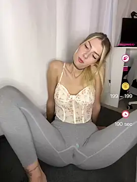 SoniaXOXO online show from 05-05-26, 04:43