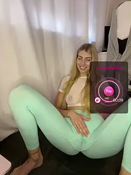 SoniaXOXO online show from 05-01-26, 04:12