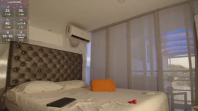 Snapshot of LauriLenix chatting on 03-19-26, 05:35 LauriLenix online show from 03-19-26, 05:35