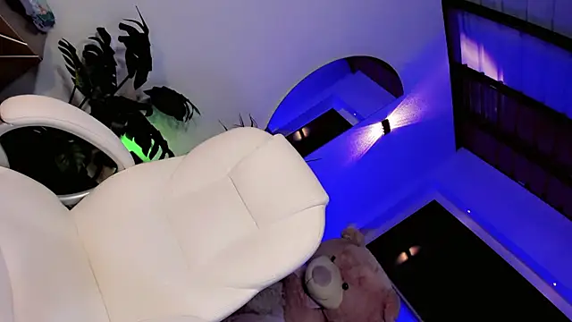 Valentiina Foxx online show from 04-12-26, 11:13