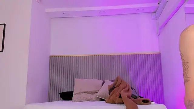 ashvalentine  online show from 04-17-26, 07:38