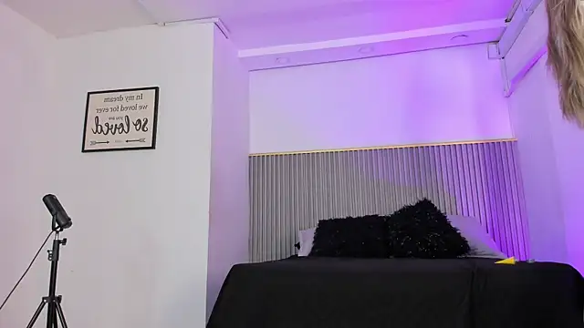 ashvalentine  online show from 06-19-26, 07:30