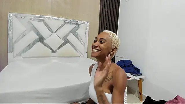 Nina vegas online show from 06-11-26, 01:19