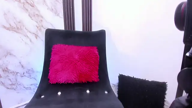 Nina vegas online show from 05-18-26, 01:38