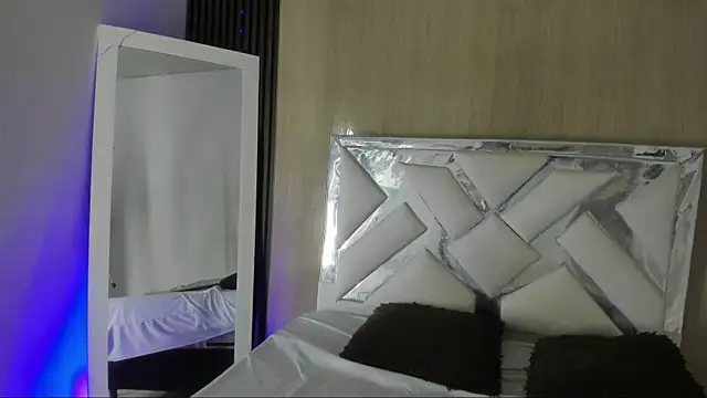 Nina vegas online show from 06-09-26, 01:34