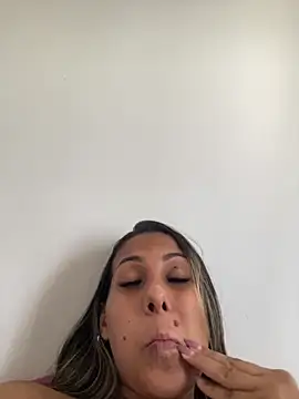 kifanyy online show from 04-05-26, 03:51