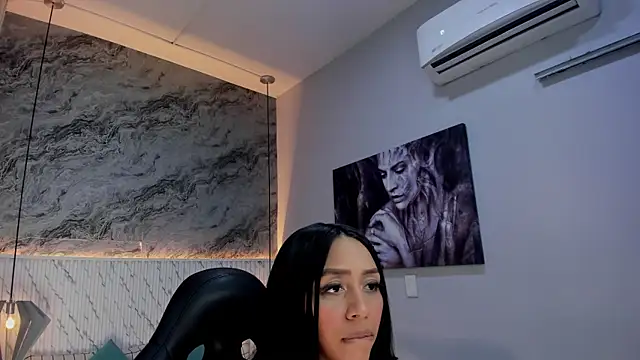 Esmeralda  18 online show from 04-30-26, 07:43