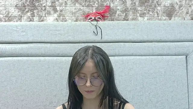 Snapshot of Naomimolie chatting on 06-16-26, 12:05 Naomimolie online show from 06-16-26, 12:05