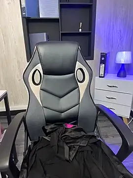 Cherry Charlottee online show from 04-10-26, 07:32