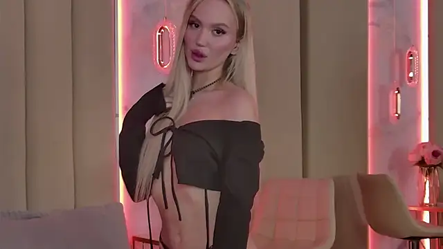 JuliaHotty  online show from 04-22-26, 05:42