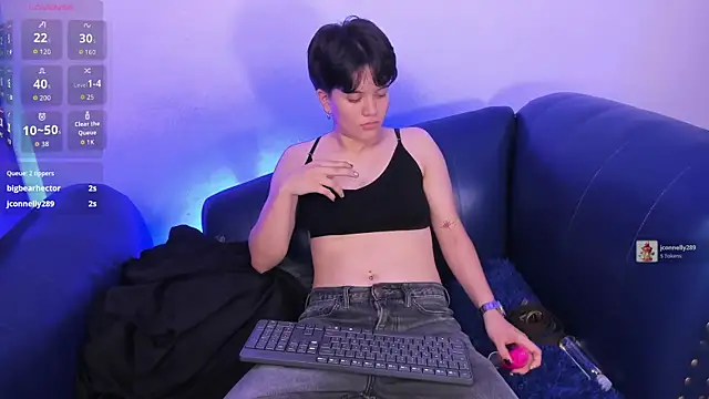 Snapshot of TallSnuSnu chatting on 04-14-26, 08:36 TallSnuSnu online show from 04-14-26, 08:36