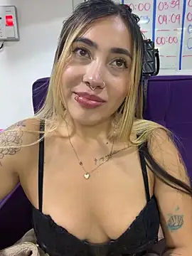 ManuelaVeeleez online show from 06-02-26, 05:40