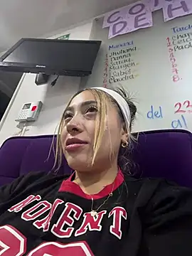 ManuelaVeeleez online show from 03-25-26, 08:14