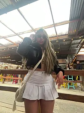 ManuelaVeeleez online show from 05-02-26, 07:30