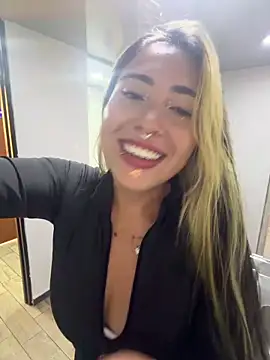 ManuelaVeeleez online show from 05-07-26, 02:16