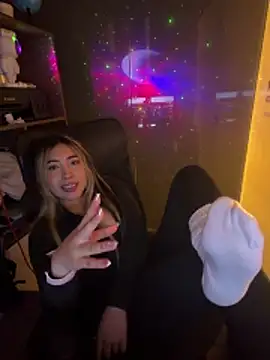 ManuelaVeeleez online show from 04-11-26, 07:45