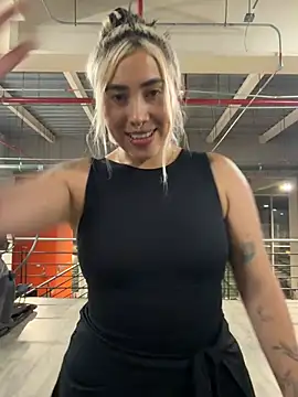 ManuelaVeeleez online show from 07-10-26, 03:17
