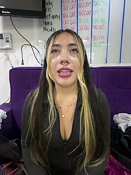 ManuelaVeeleez online show from 05-22-26, 04:43
