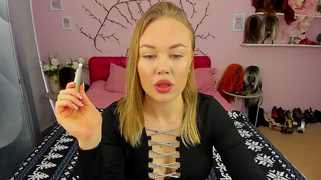 HannahWillow online show from 03-05-26, 07:38