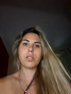 Snapshot of Emilyvuxa chatting on 06-03-26, 03:51 Emilyvuxa online show from 06-03-26, 03:51