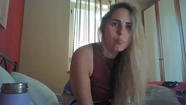 Snapshot of Emilyvuxa chatting on 05-01-26, 10:42 Emilyvuxa online show from 05-01-26, 10:42