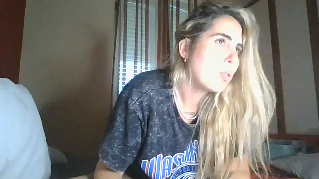 Snapshot of Emilyvuxa chatting on 05-09-26, 05:38 Emilyvuxa online show from 05-09-26, 05:38