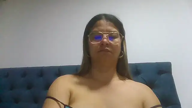 Jiwon Han online show from 04-11-26, 01:35