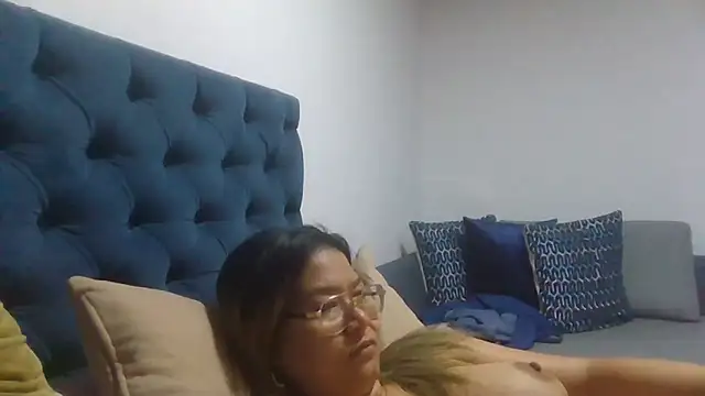 Jiwon Han online show from 04-17-26, 12:46