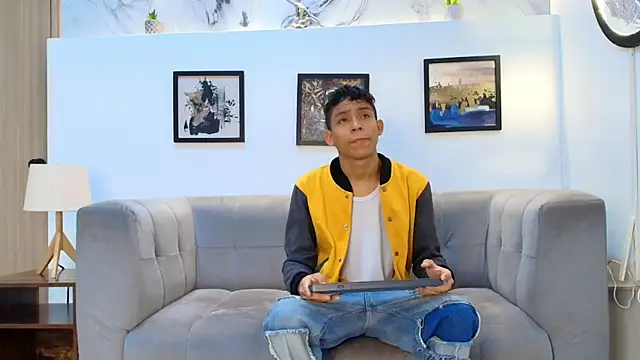 SKINNY BOYXXX online show from 04-12-26, 07:22