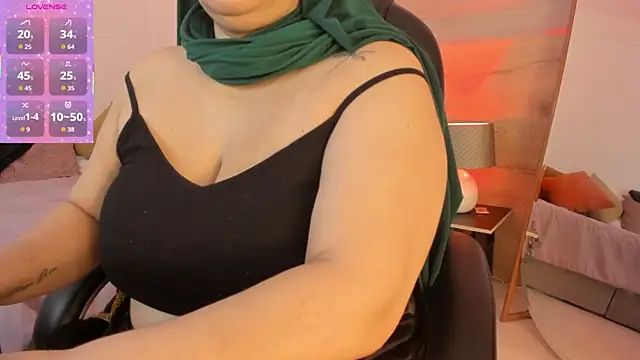 Snapshot of _Azahaaraa_ chatting on 06-20-26, 04:06 Azahaaraa online show from 06-20-26, 04:06