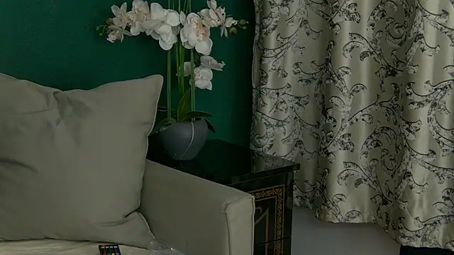 SkinnyNatty online show from 05-02-26, 03:56