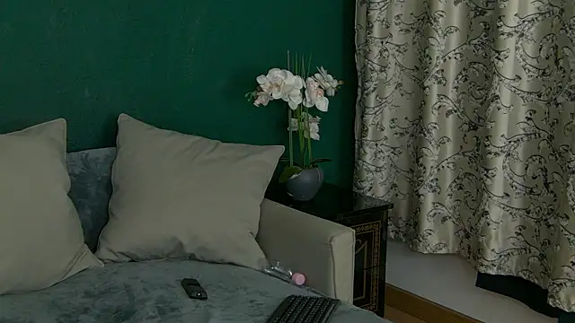 SkinnyNatty online show from 05-01-26, 03:55