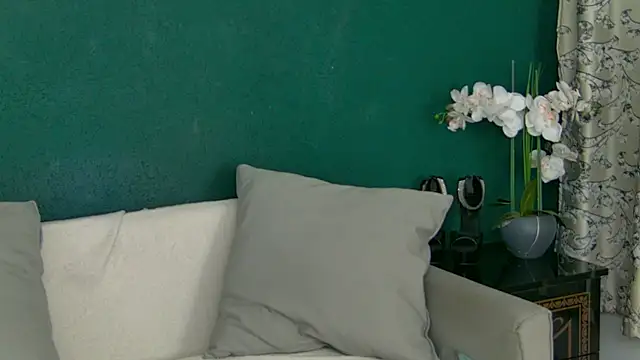 SkinnyNatty online show from 06-04-26, 03:44