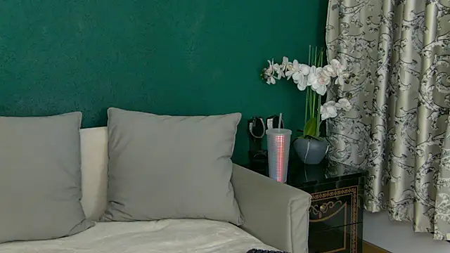 Snapshot of SkinnyNatty chatting on 06-26-26, 03:45 SkinnyNatty online show from 06-26-26, 03:45