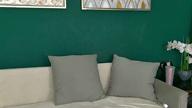 Snapshot of SkinnyNatty chatting on 06-25-26, 03:48 SkinnyNatty online show from 06-25-26, 03:48
