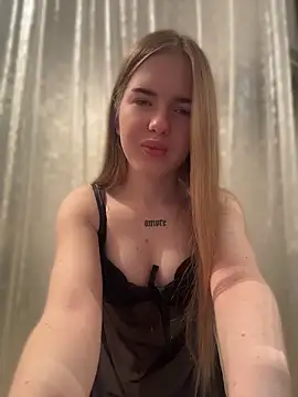 Snapshot of KayShaw chatting on 04-22-26, 04:25 KayShaw online show from 04-22-26, 04:25