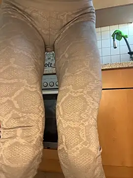 SkinnyLilly online show from 04-09-26, 11:38