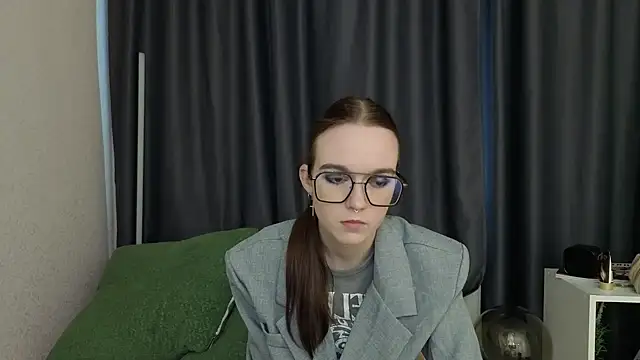 Snapshot of SunyLily chatting on 06-06-26, 06:40 SunyLily online show from 06-06-26, 06:40