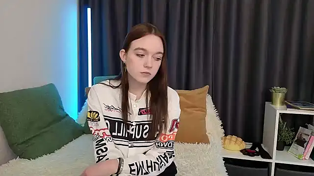 SunyLily online show from 03-11-26, 06:40