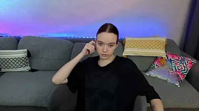 Snapshot of SunyLily chatting on 05-14-26, 06:32 SunyLily online show from 05-14-26, 06:32