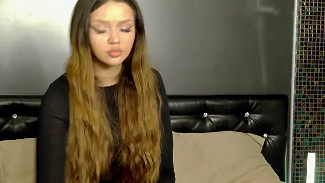 MelanieSutton online show from 04-13-26, 03:21