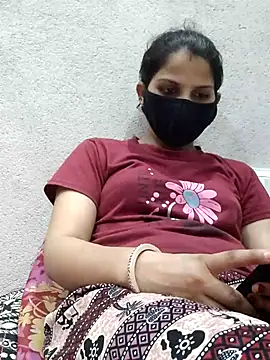 lovelypooja93 online show from 08-05-26, 04:01