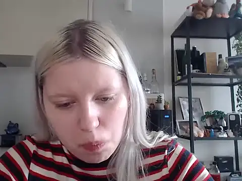 Snapshot of LenaSecret19 chatting on 05-07-26, 07:23 LenaSecret19 online show from 05-07-26, 07:23