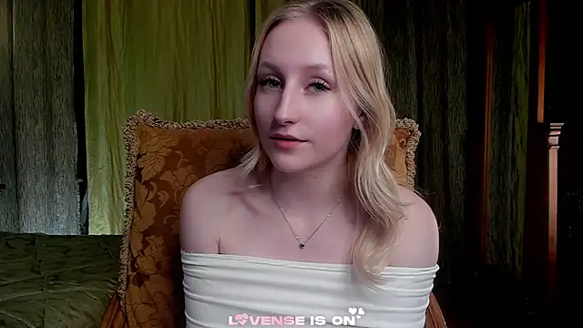 CatarinaGulla online show from 04-18-26, 03:14