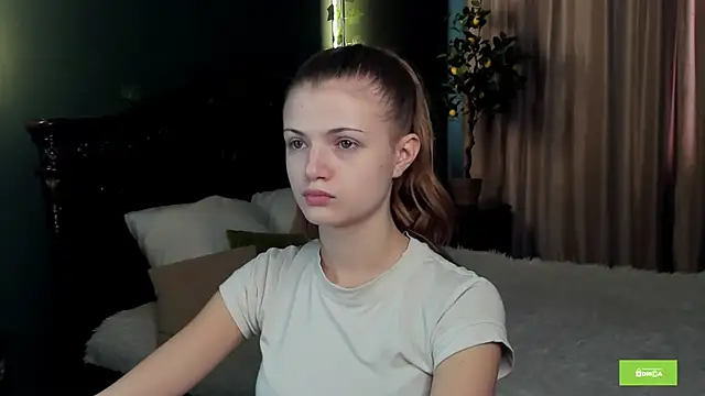 Snapshot of Enji_Rey chatting on 06-18-26, 08:57 Enji Rey online show from 06-18-26, 08:57