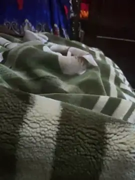 Snapshot of Pop1977 chatting on 04-05-26, 12:45 Pop1977 online show from 04-05-26, 12:45