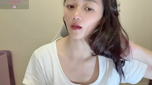 Snapshot of jinxiyao01 chatting on 06-19-26, 02:17 jinxiyao01 online show from 06-19-26, 02:17