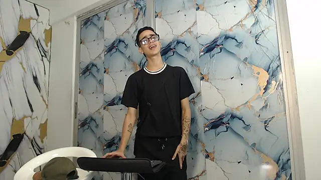 SKYN MAN online show from 04-19-26, 07:31