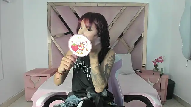 Snapshot of Angell_cherryht chatting on 07-08-26, 08:31 Angell cherryht online show from 07-08-26, 08:31